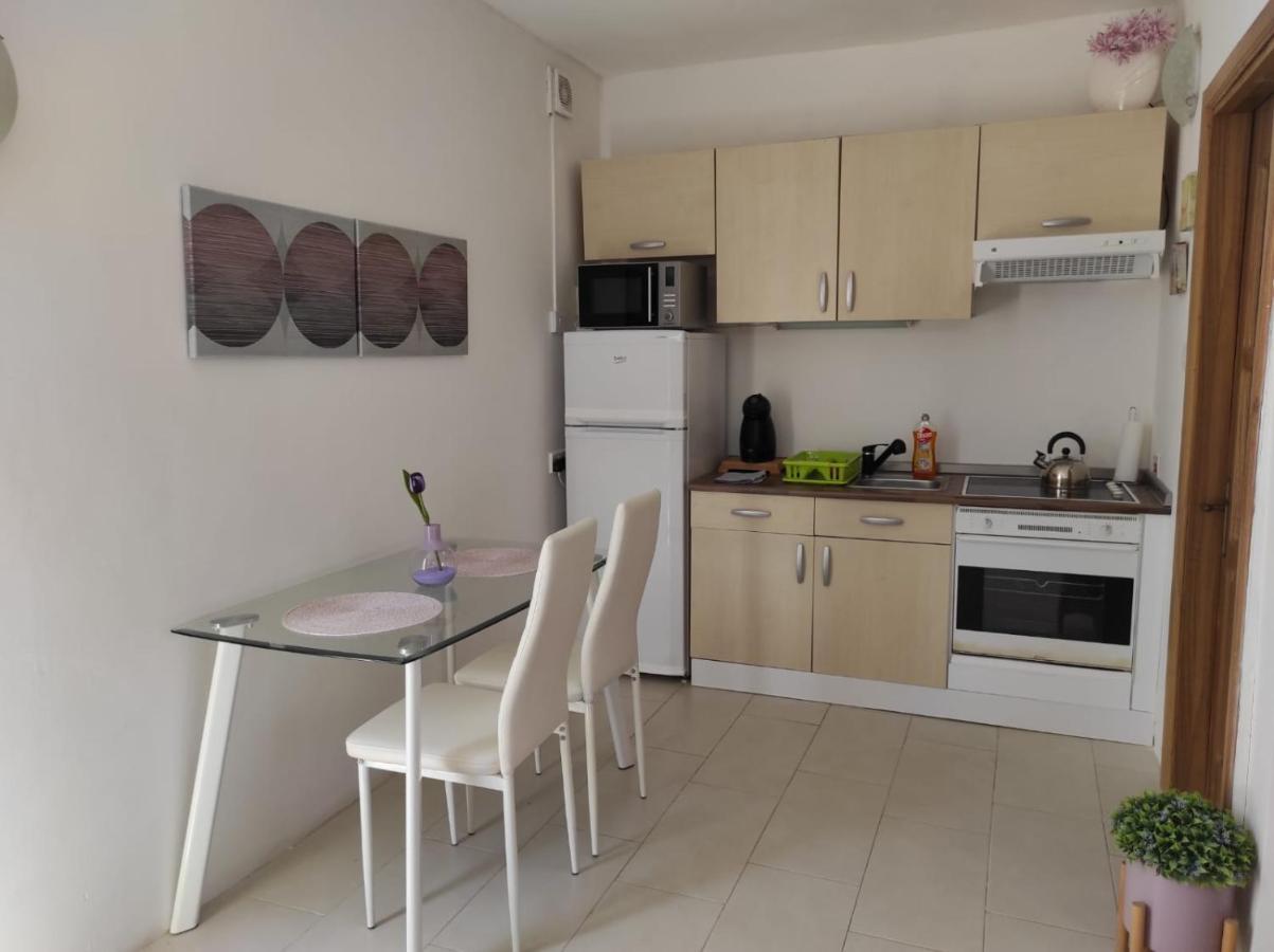Studio Apartment With Private Terrace, Jacuzzi & Views Mosta Luaran gambar