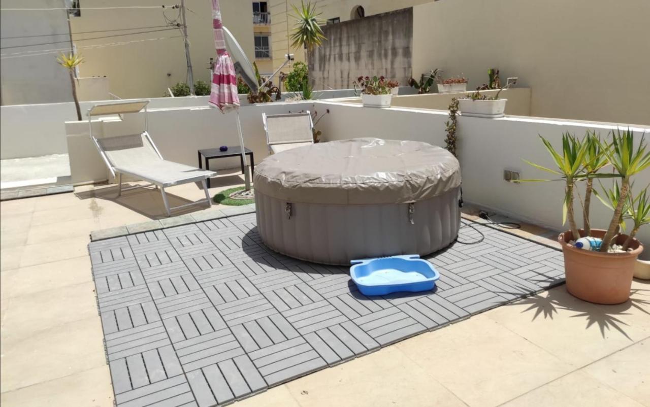 Studio Apartment With Private Terrace, Jacuzzi & Views Mosta Luaran gambar