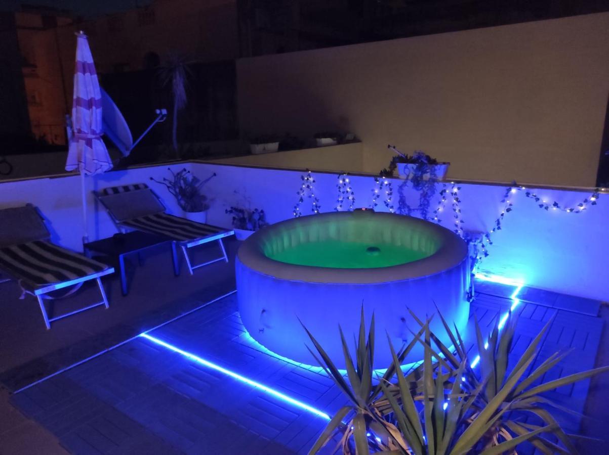 Studio Apartment With Private Terrace, Jacuzzi & Views Mosta Luaran gambar