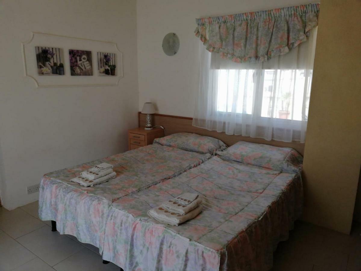 Studio Apartment With Private Terrace, Jacuzzi & Views Mosta Luaran gambar