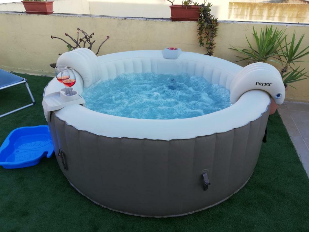 Studio Apartment With Private Terrace, Jacuzzi & Views Mosta Luaran gambar