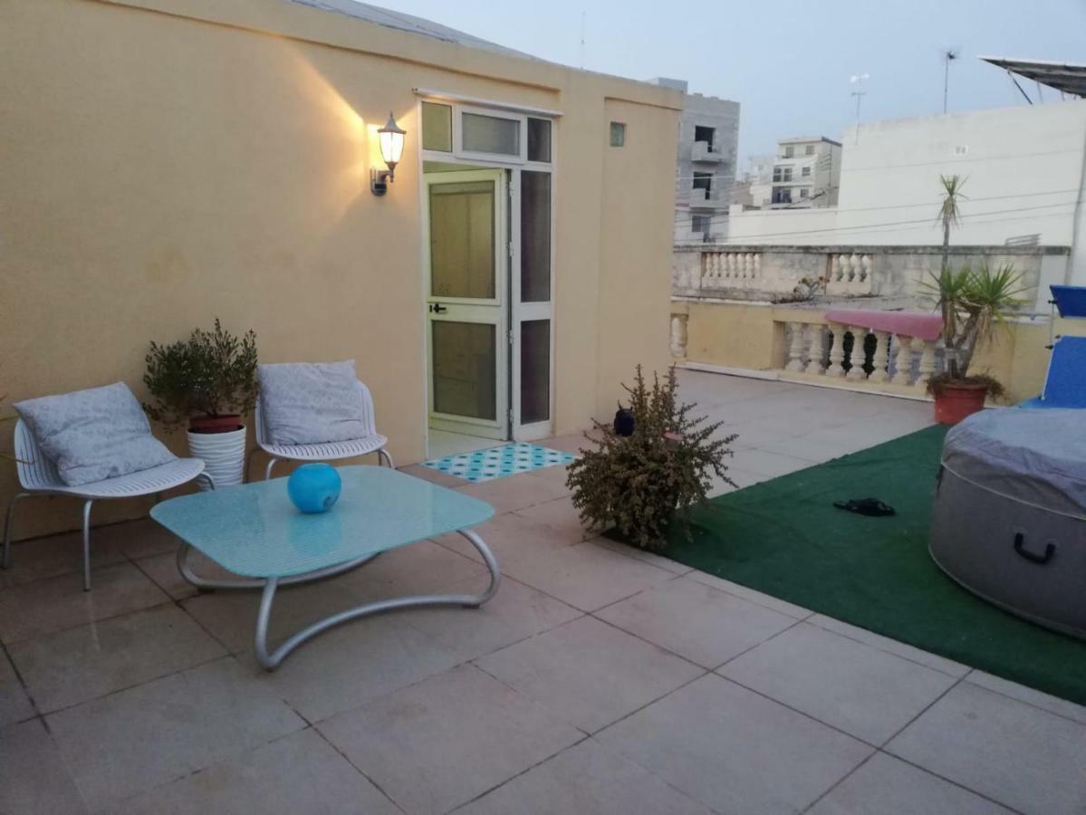 Studio Apartment With Private Terrace, Jacuzzi & Views Mosta Luaran gambar